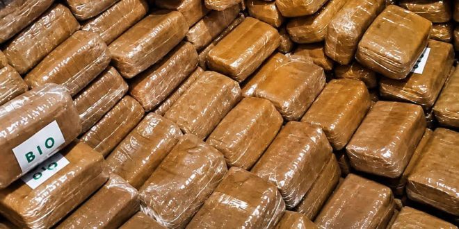مطاردة في جنح الليل … شاحنة محملة بالمخدرات تسقط في قبضة الدرك الملكي .
